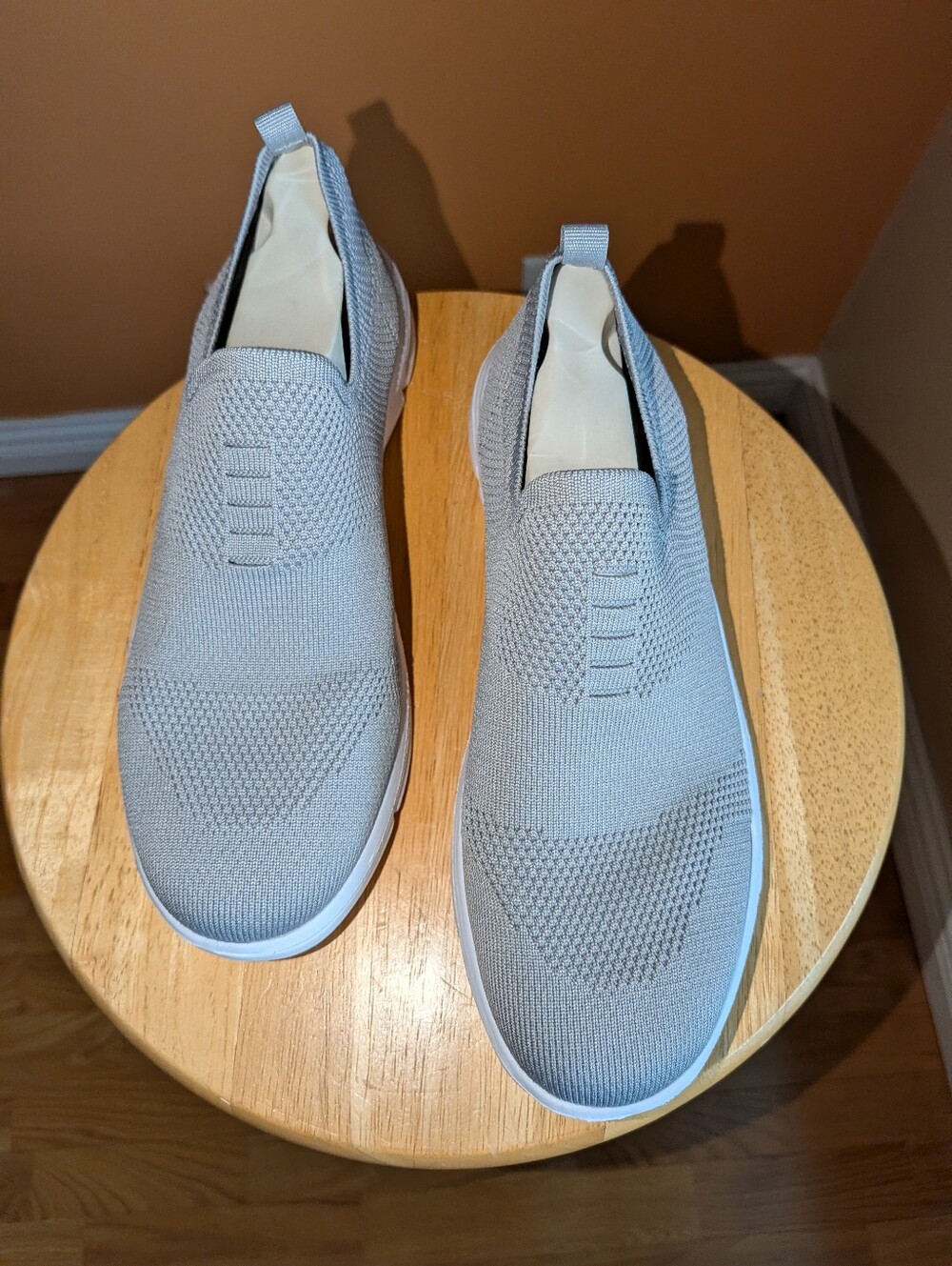 Alpha Sneakers Slip-On Knit Sneakers - Light Gray Size 8.5 M